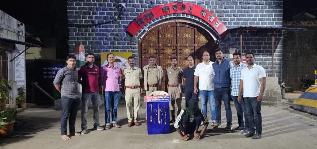 घरफोडी करणाऱ्या सराईत आरोपीला अटक Experienced burglar arrested