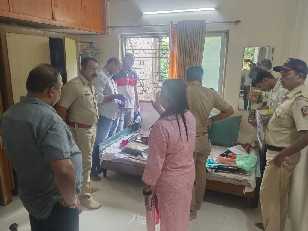 Two flats were broken into in broad daylight in Ratnagiri