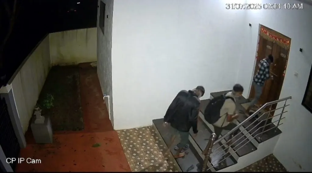 Attempt to break into two closed houses in Mahalaxmi Nagar