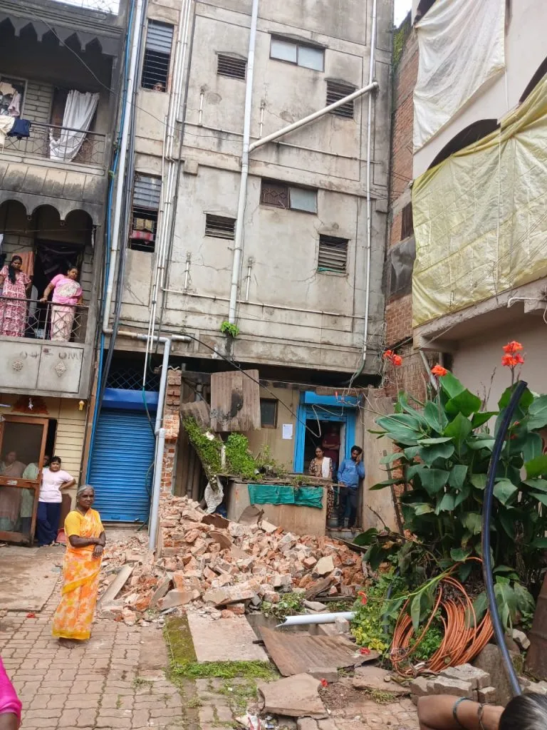 Municipal Corporation hammers illegal shed on A. K. Deshpande Road