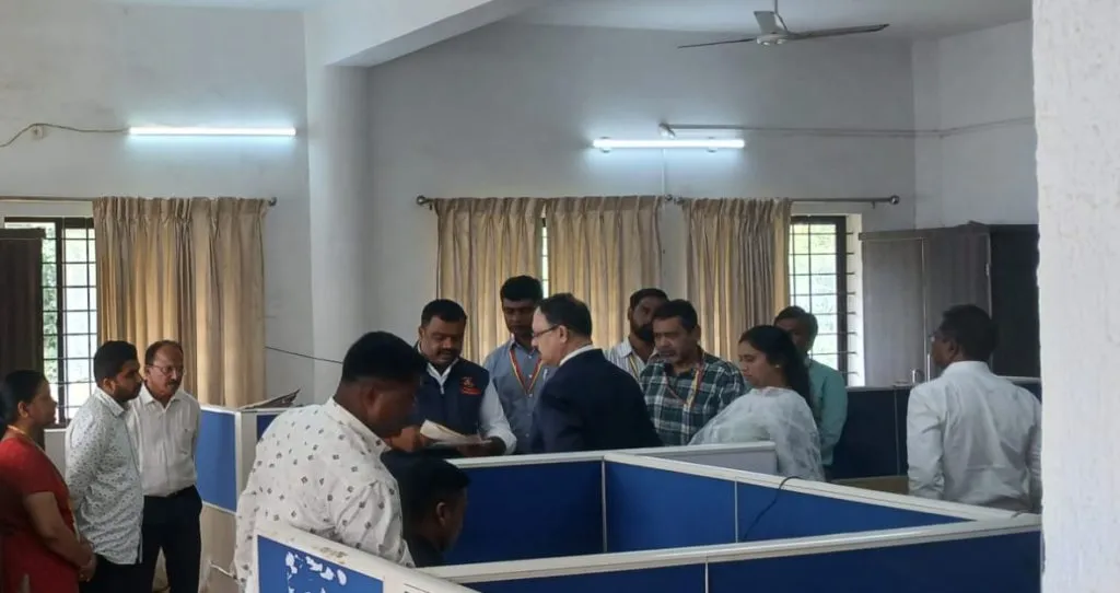 मनपा, बुडा, स्मार्ट सिटी कार्यालयांची झाडाझडती Municipal Corporation, Buda, Smart City offices raided