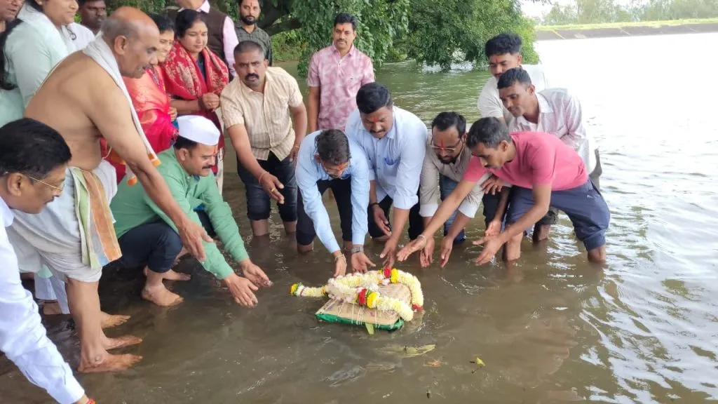 राकसकोप जलाशयाचे महापालिकेकडून गंगापूजन Ganga puja performed by the Municipal Corporation at Rakaskop Reservoir