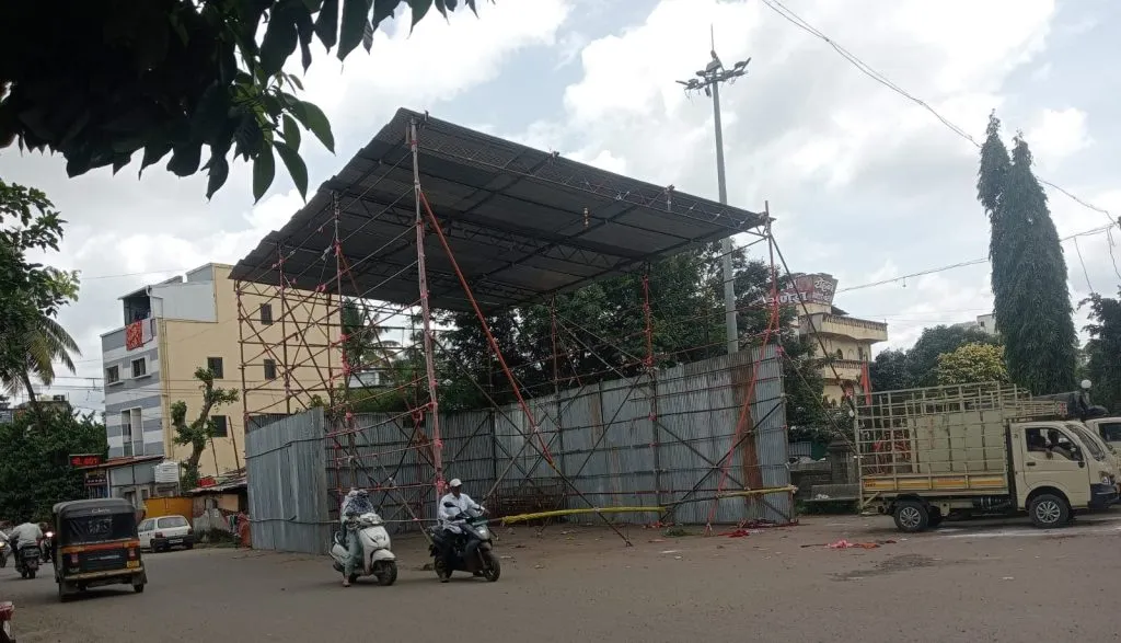 सार्वजनिक गणेश मंडळांकडून मंडप उभारणी सुरू Public Ganesh Mandals begin pandal construction