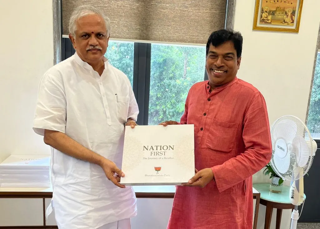 State President, Chief Minister arrive in Delhi