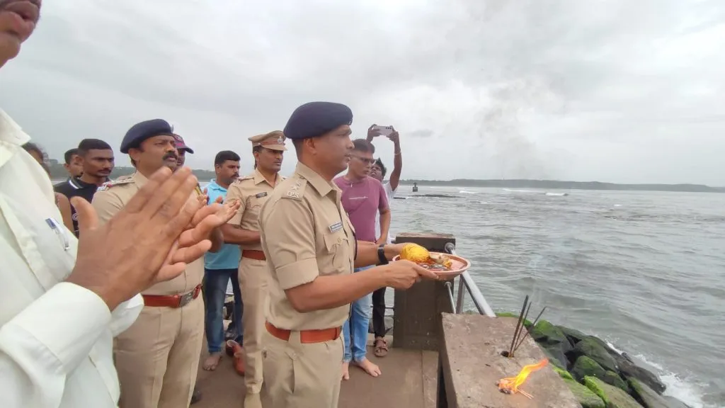 Offering a golden coconut to the sea... the beginning of the fishing season!