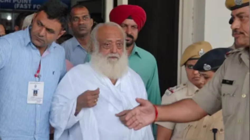 Asaram Bapu Sharan in front of Jodhpur Jail