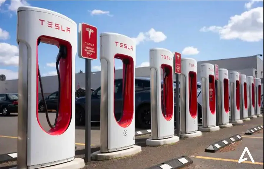 टेस्लाचे सुपर चार्जिंग केंद्र सुरु Tesla's Super Charging Center opens