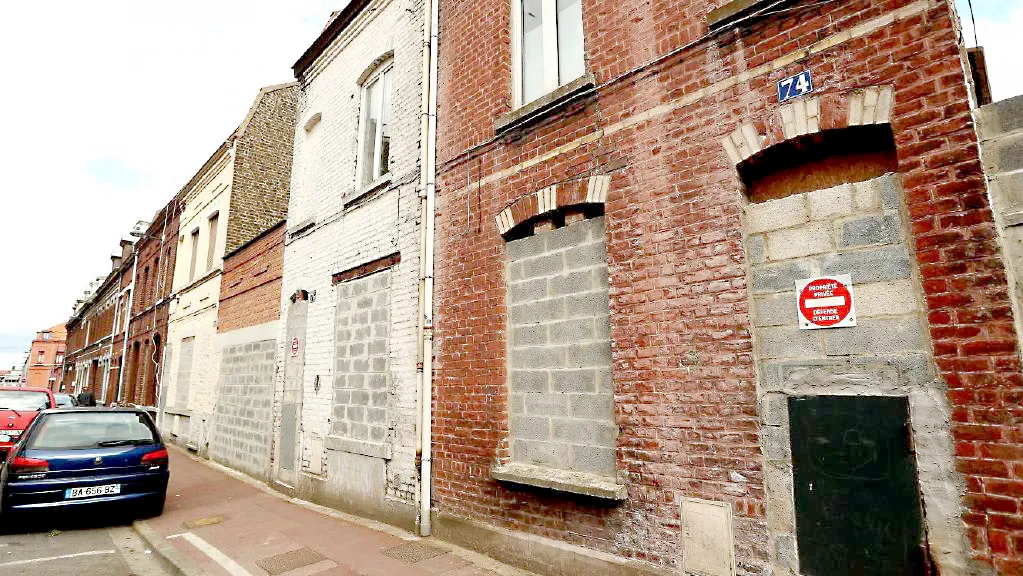 You can get a big house for 100 rupees.