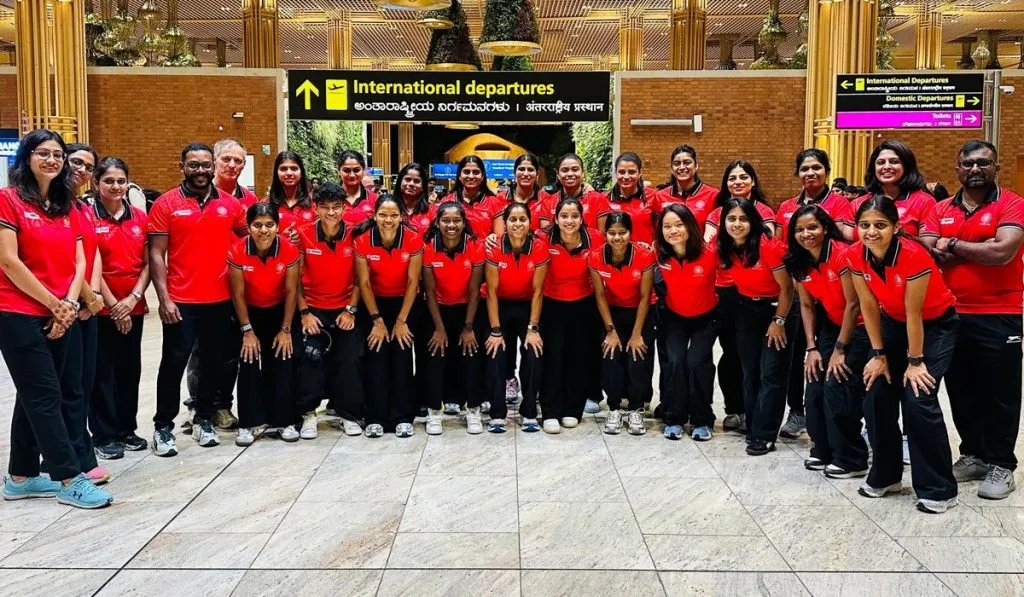 भारतीय महिला हॉकी संघ चीनला रवाना Indian women's hockey team leaves for China
