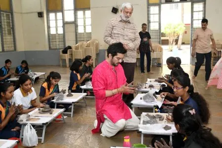 लोकमान्यतर्फे गणपती बनविण्याची कार्यशाळा Lokmanya organizes Ganpati making workshop