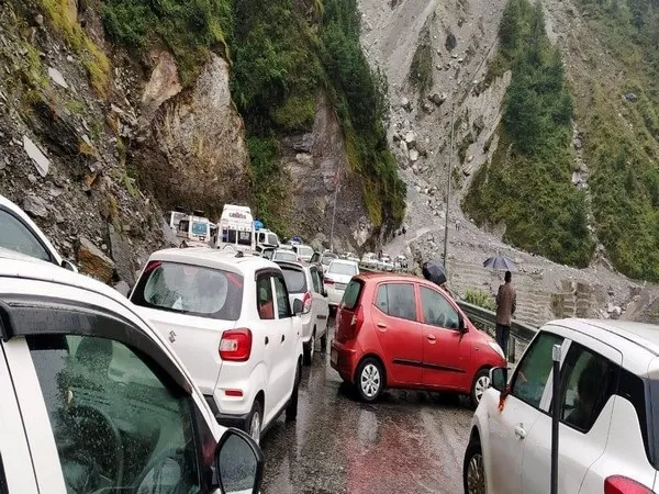 Traffic on Rishikesh-Badrinath highway disrupted due to landslide