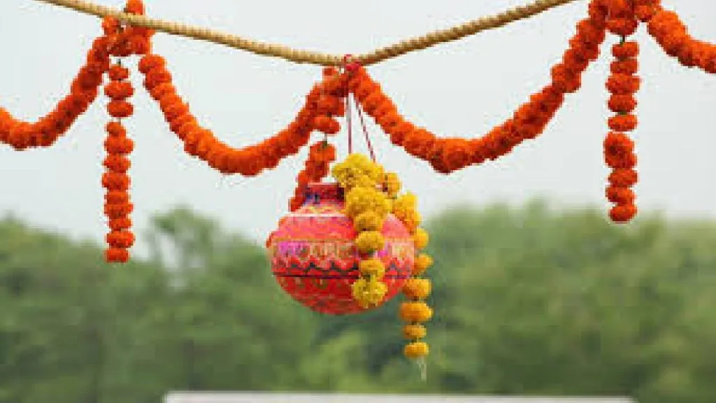 Ratnagiri district adorned colors of 2,750 Dahi Handis