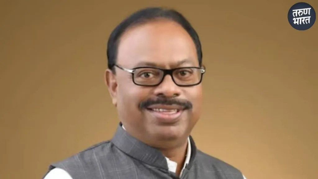 Chandrashekhar Bawankule: नंबर दोनच्या खात्यात एक नंबरचे काम, काय आहे बावनकुळेंचे नवे व्यवस्थापनशास्त्र? Bawankule contesting 2019 nomination AB form BJP president