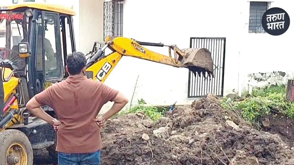 There encroachment on government land near Ganesh Tank satara