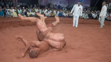 Maharashtra Kesari: प्रिन्स कोहलीकडून पुण्याचा पृथ्वीराज पाटील चितपट maharashtra-kesari-prithviraj-patil-defeated-amritsars-bharat-kesari-prince-kohli-sangli