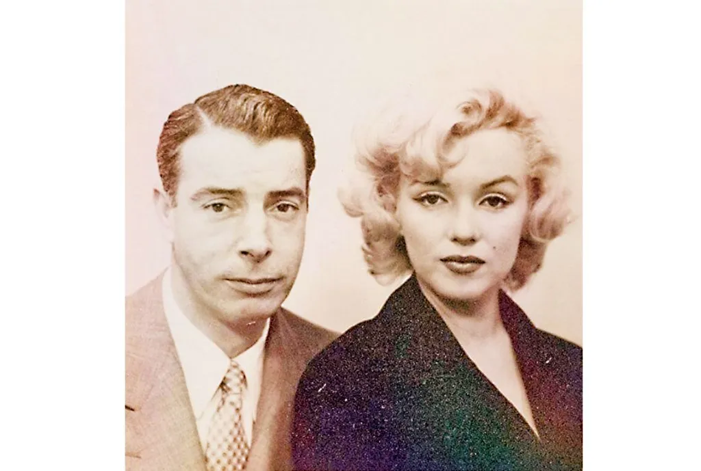 Passport size photo costs 18 lakhs