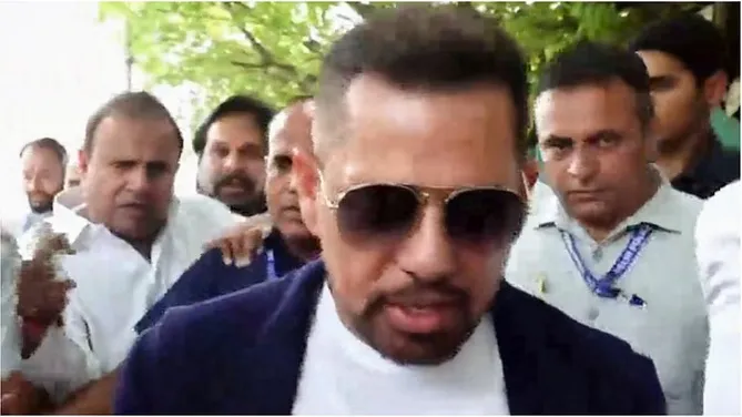 Robert Vadra accused of illegal income of Rs 58 crore