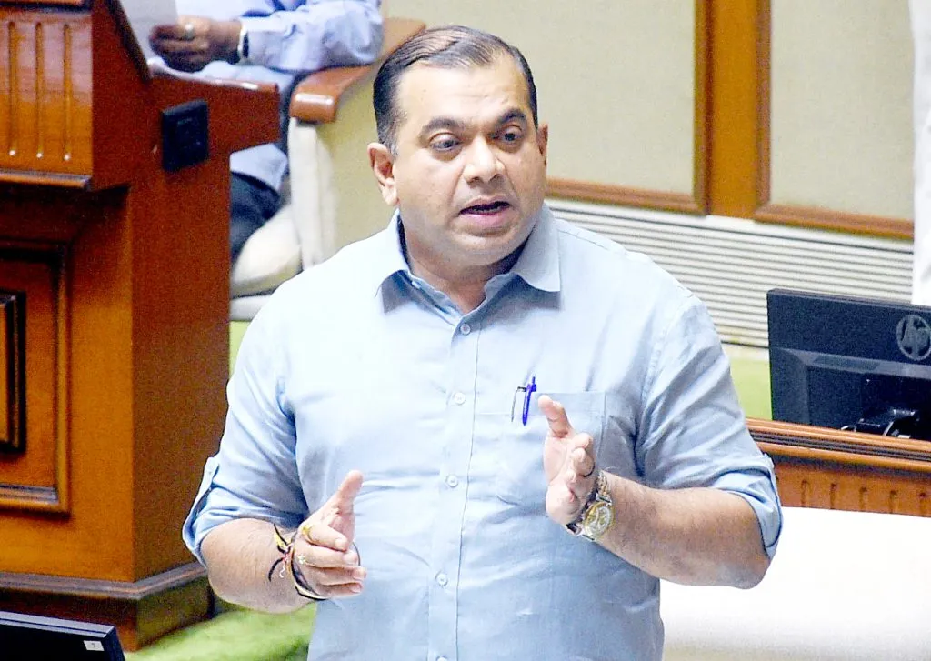 Liquor bottles at tourist spots, fines ranging from Rs 5,000 to Rs 50,000