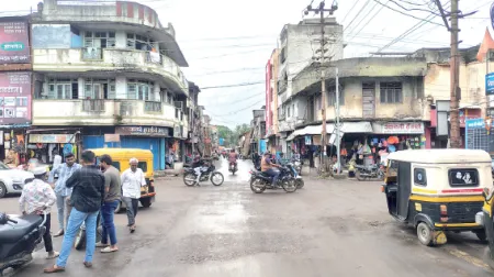 Tanaji Chowk lost in encroachment and rickshaw chaos!