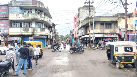 Tanaji Chowk lost in encroachment and rickshaw chaos!