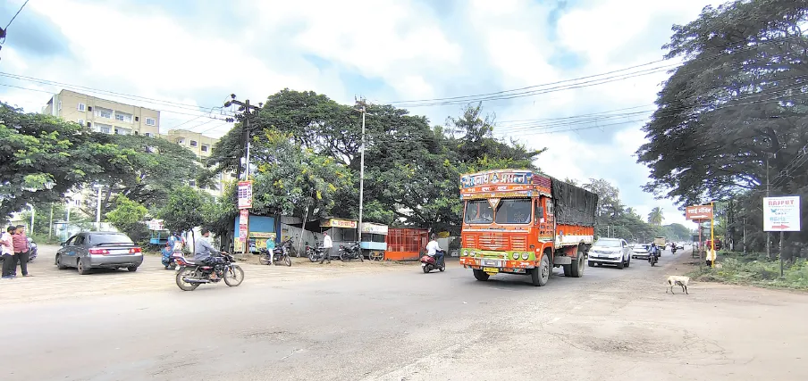 Traffic congestion at Akashvani Chowk shows no sign of easing
