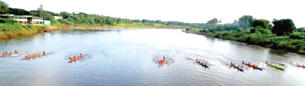Thrill of traditional boat races in Sangli...!