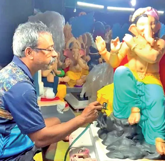 Idol makers engrossed in crafting Lord Ganesha!