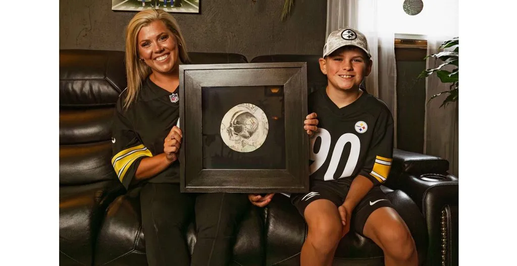 A frame was made by cutting out the tattoo on her husband's body.