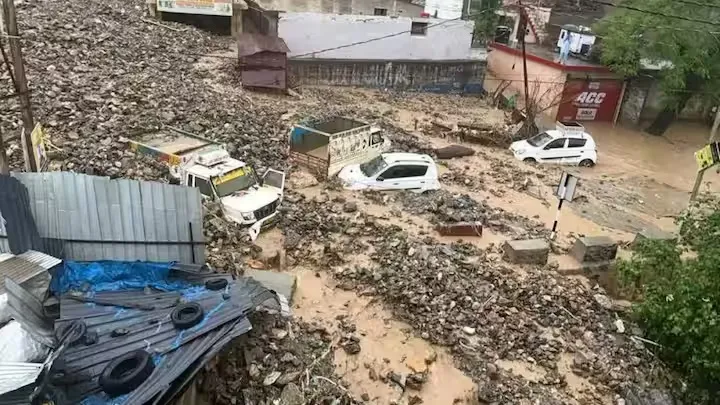 आपत्तींचे डोंगर Mountains of disasters
