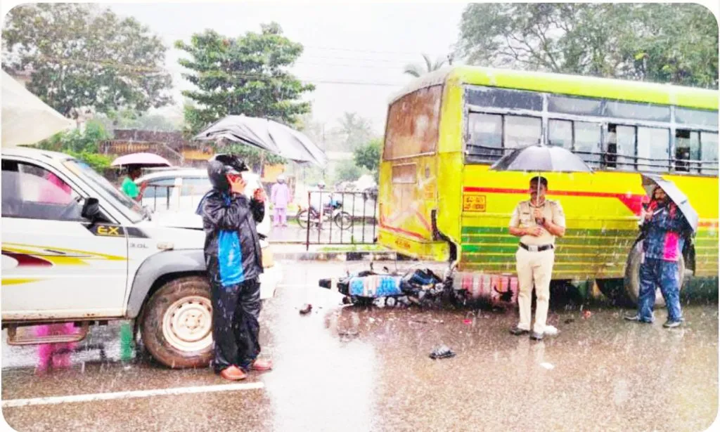 अपघातात दुचाकीस्वार ठार Biker killed in accident