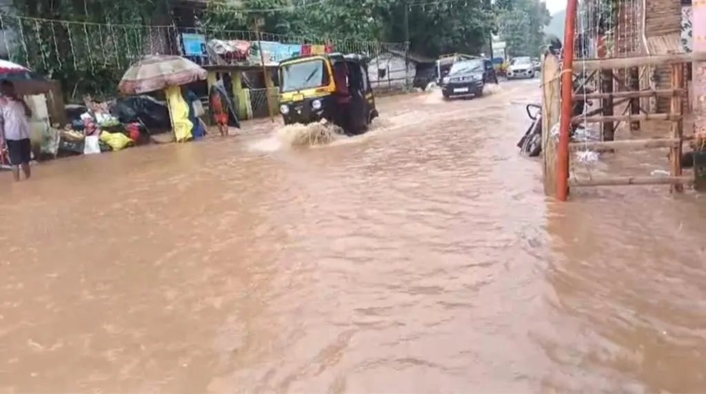 Heavy rains lashed the coast of Karwar district