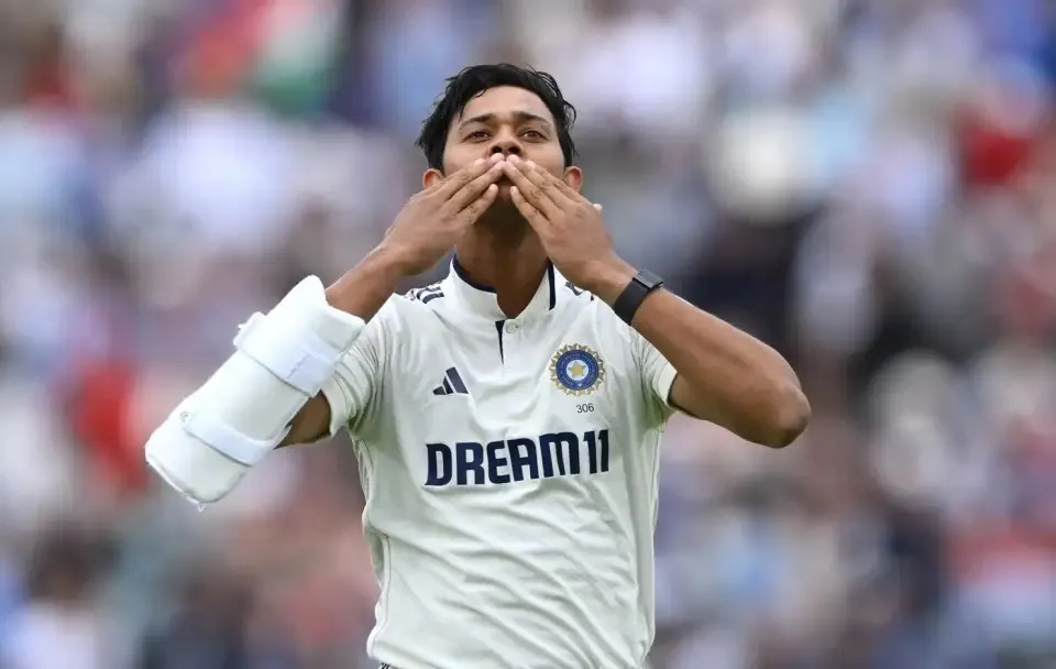 India set England a target of 374 runs