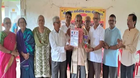 नारायण मिराशी यांना चोखंदळ वाचक पुरस्कार प्रदान