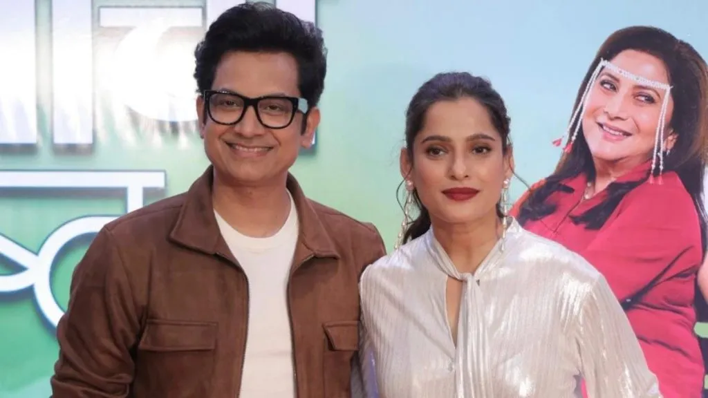 Priya-Umesh in 'Bin Lagnachi Gosth'