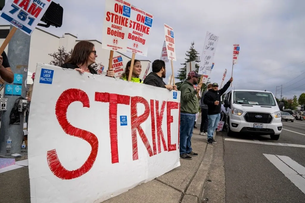 3,000 Boeing employees on strike