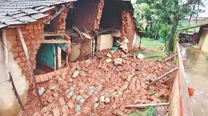 107 houses collapse in city-taluka
