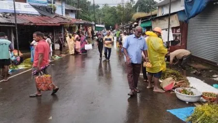 मळगाव बाजारपेठेत माटवी सामान खरेदीसाठी गणेशभक्तांची गर्दी