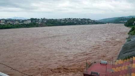 भारताने पाकिस्तानला दिला पुराचा इशारा India issues flood warning to Pakistan