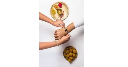 रक्षाबंधनाची अशीही परंपरा Such a tradition of Raksha Bandhan