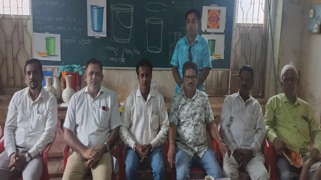 वीज ग्राहक संघटनेचे स्वातंत्र्यदिनी जिल्हाधिकारी कार्यालयासमोर उपोषण