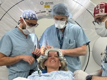 युवतीला झाला अजब आजार The girl got a strange disease