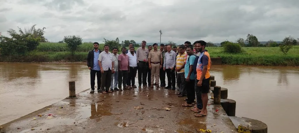 अलतगा फाट्याजवळील मार्कंडेयच्या बंधाऱ्यावर घरगुती-सार्वजनिक गणेशमूर्ती विसर्जनाची सोय Facility for immersion of Ganesh idols for households and public at Markandeya dam near Alatga Phata