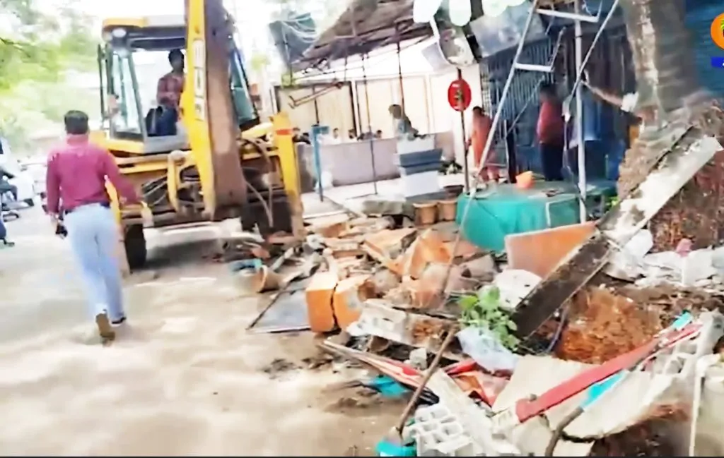 Bulldozers on encroachments of 19 shops in Calangute