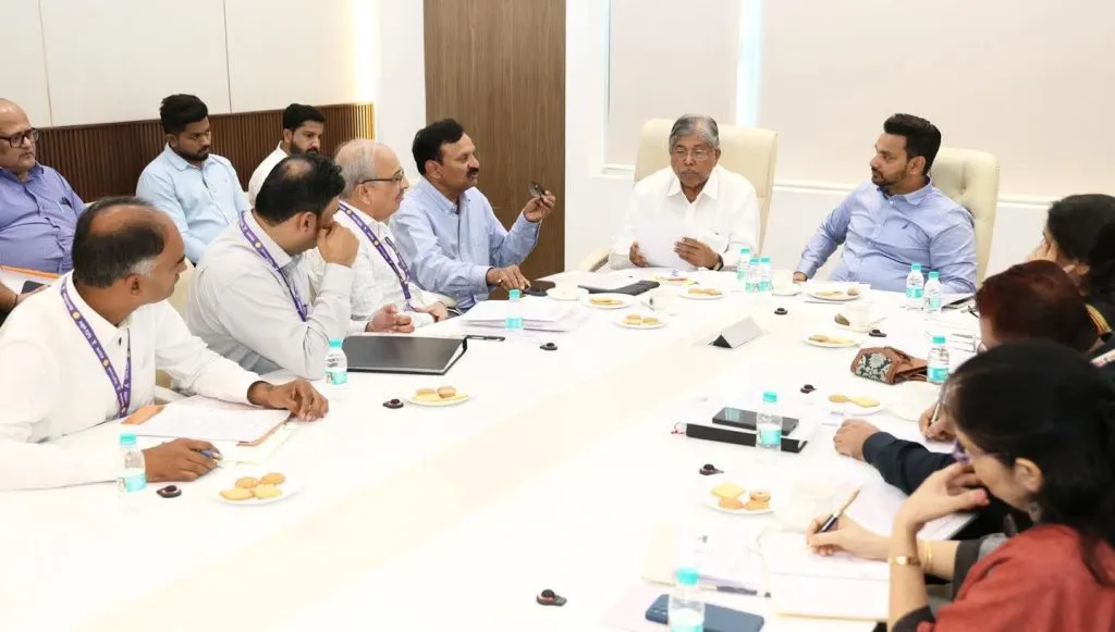 सीमावासियांची बाजू मांडण्यासाठी ॲड.हरिष साळवे यांची नियुक्ती करा Appoint Adv. Harish Salve to represent the border residents.