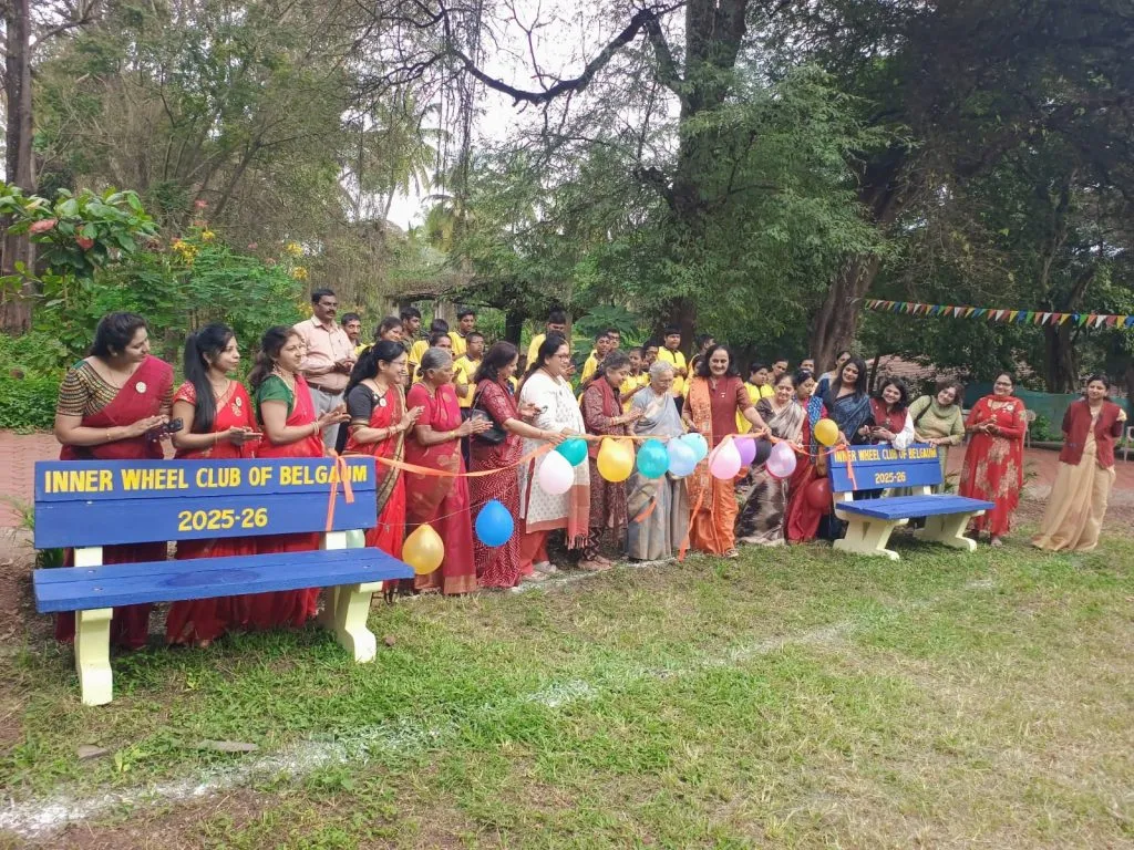 ‘इनरव्हील’तर्फे आराधना शाळेत आसन व्यवस्था Seating arrangement at Aradhana School by ‘Innerwheel’