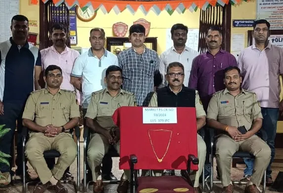 सीबीटीवरून प्रवाशांचे दागिने पळविणाऱ्या महिलेला अटक Woman arrested for stealing passengers' jewelry from CBT