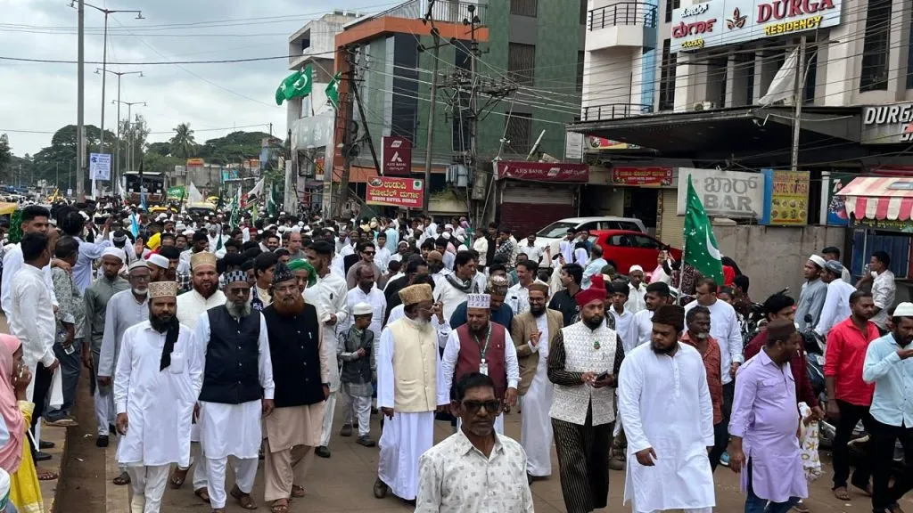 Eid-e-Milad procession in Belgaum with enthusiasm