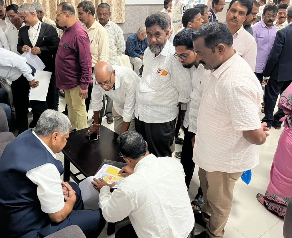 Increase the width of the Angol Railway Gate Service Road