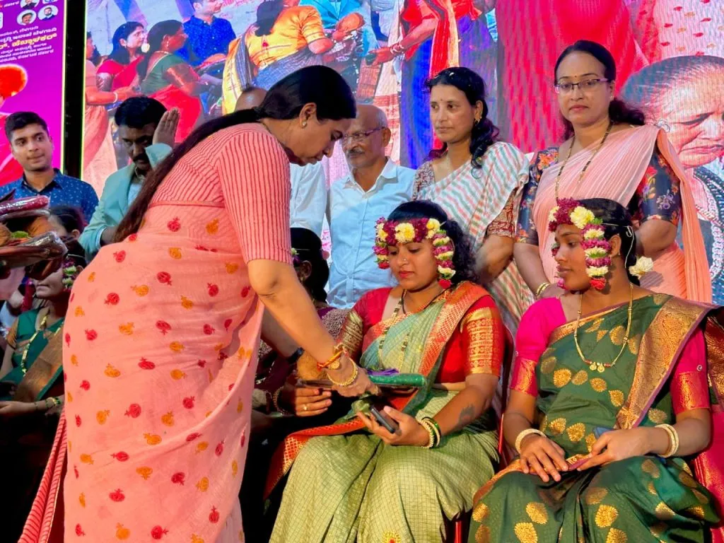 Let's make the country strong by providing nutritious food to children.