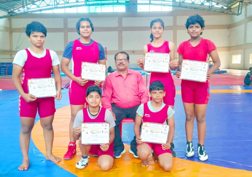 तालुकास्तरीय कुस्ती स्पर्धेत बालिका आदर्शचे यश Balika Adarsh's success in taluka-level wrestling competition